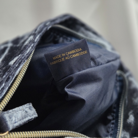 Chic Velvet Clutch Cosmetic Purse in Grey Blue Cle de peau beaute - Picture 11 of 13